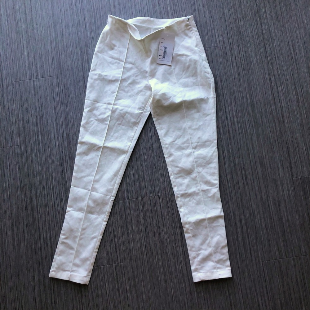 🆓 WHITE ZIP-UP PANTS